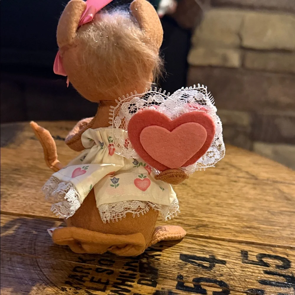 Vintage 1989 Sweetheart Mouse Girl